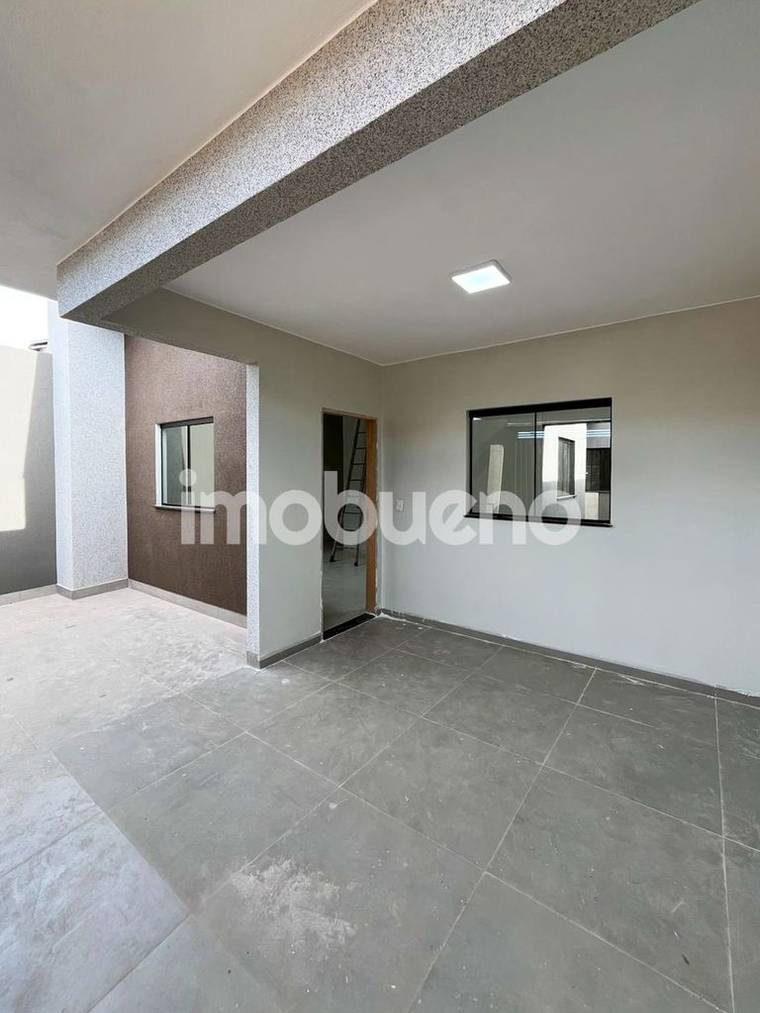 Casa de 75 m² com 2 quartos (1 suíte) e pé-direito alto no Iris Village em Iris Village