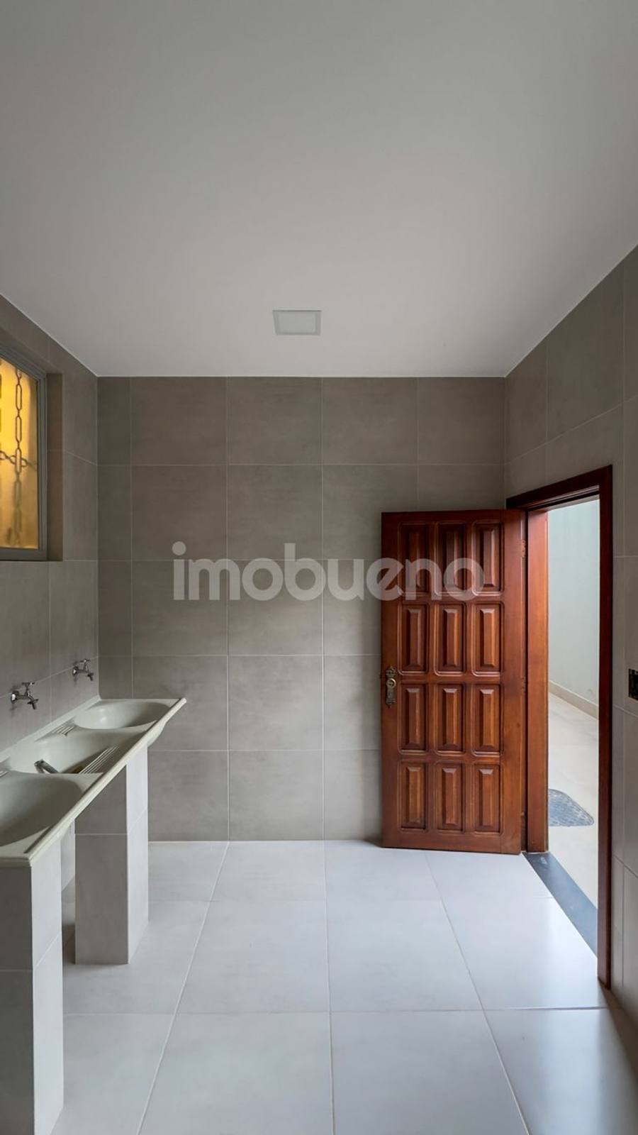 Foto 17 de Casa à Venda com piscina, 3 quartos sendo 3 suítes no Centro.