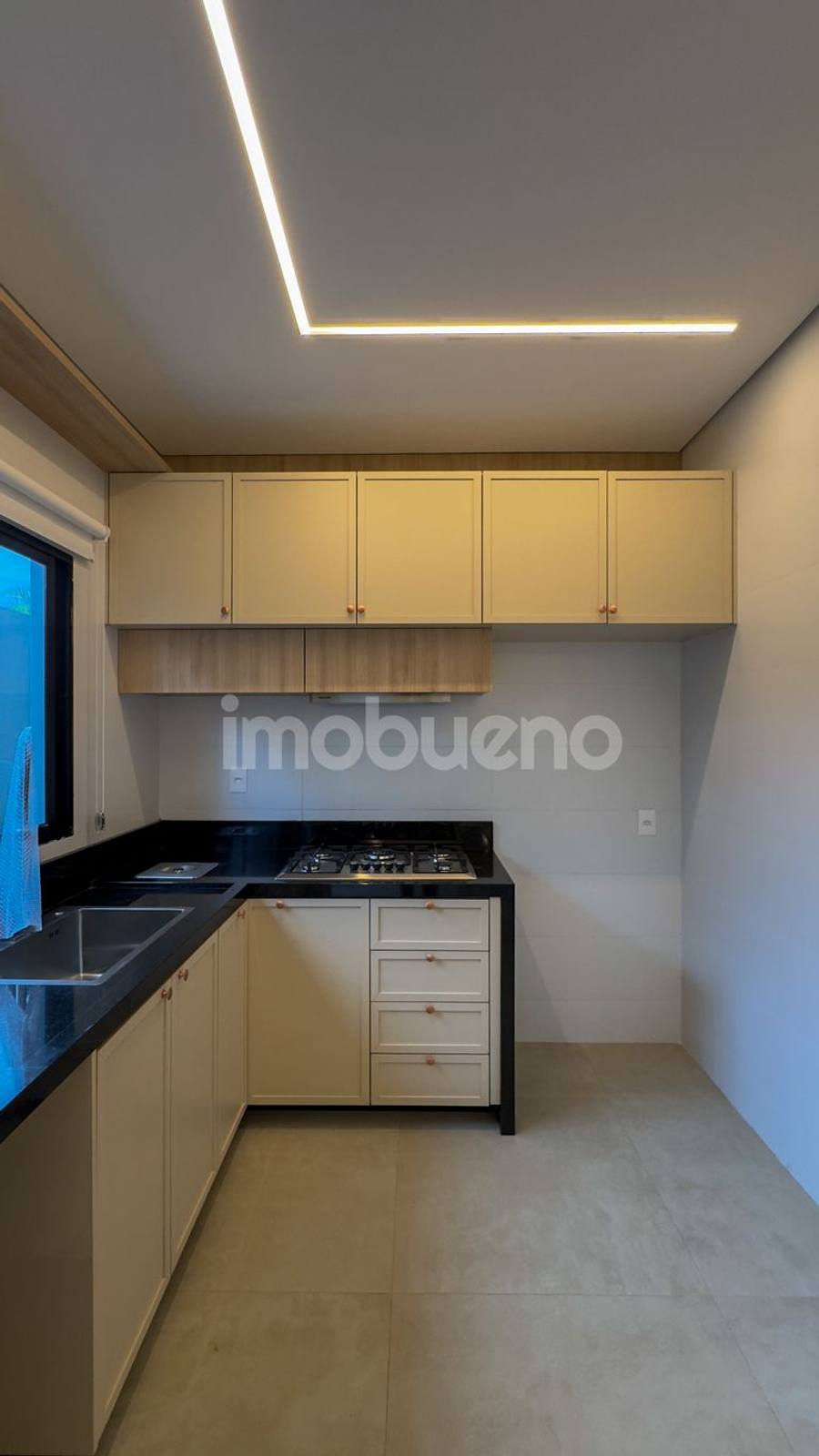 Foto 42 de Casa à Venda com piscina, 3 quartos sendo 3 suítes no Centro.