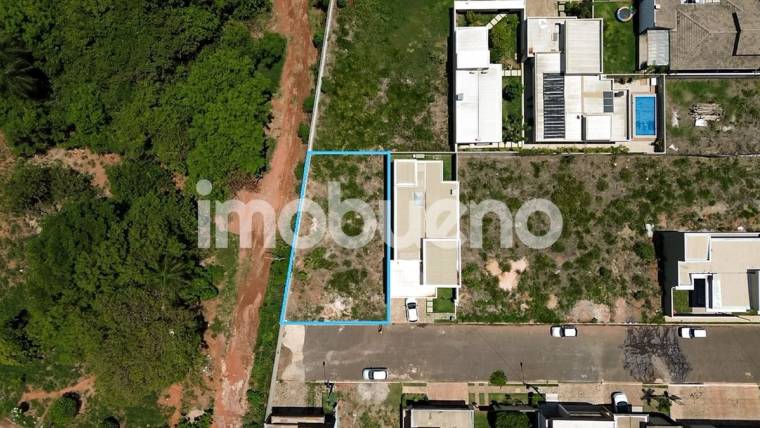 Terreno no Condomínio Asas Douradas no Jardim Califórnia em Jardim Califórnia