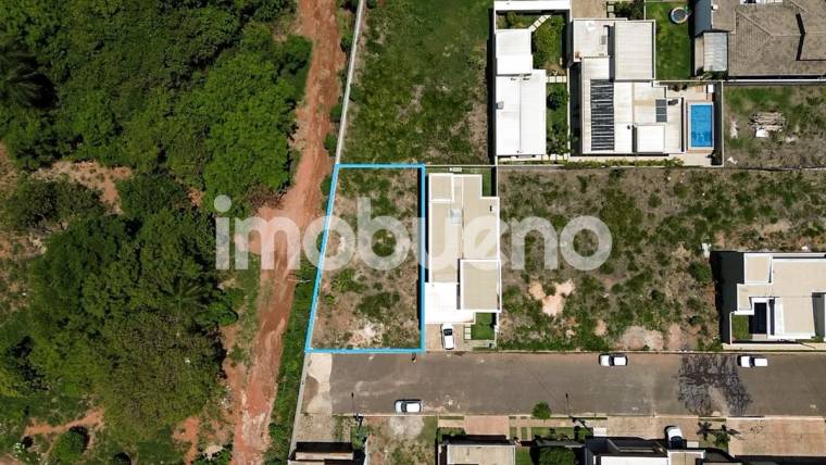 Terreno no Condomínio Asas Douradas no Jardim Califórnia em Jardim Califórnia