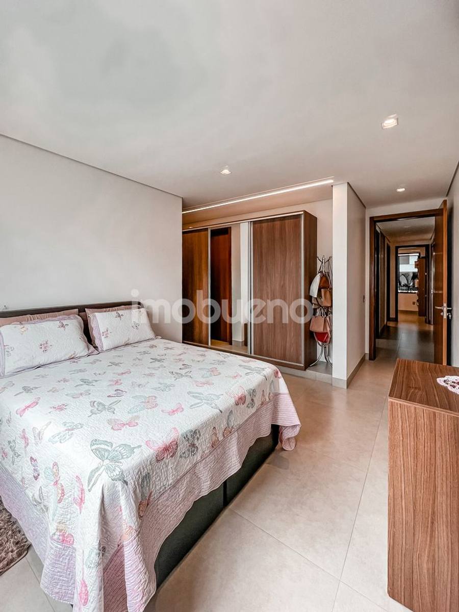 Foto 17 de Casa com área de lazer completa, 3 suítes, no Setor Sul. R$2.550.000,00