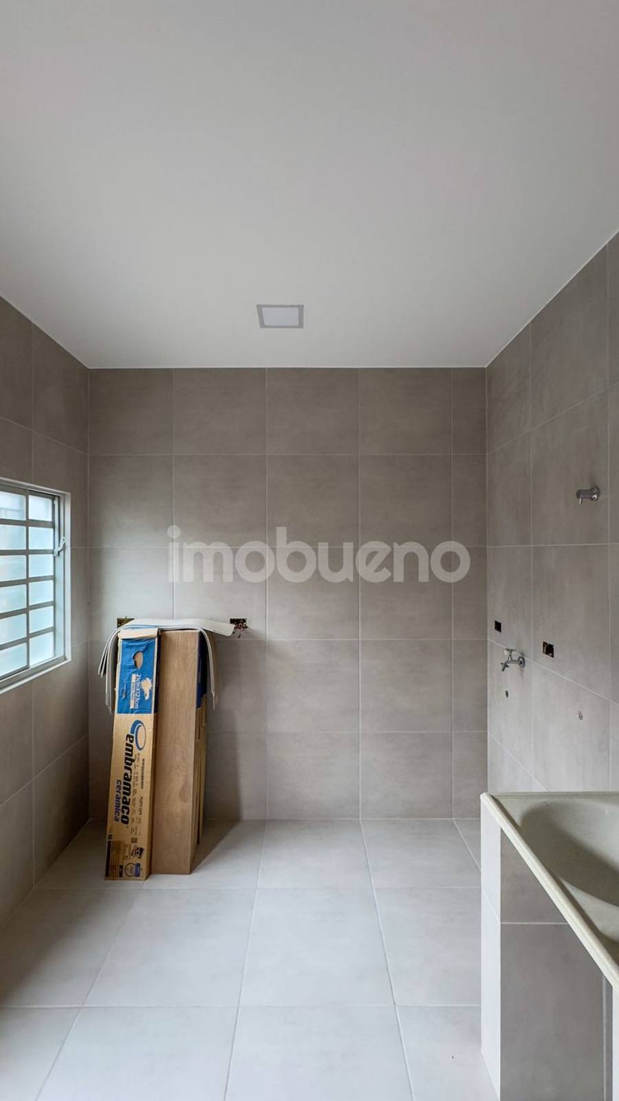 Foto 16 de Casa à Venda com piscina, 3 quartos sendo 3 suítes no Centro.
