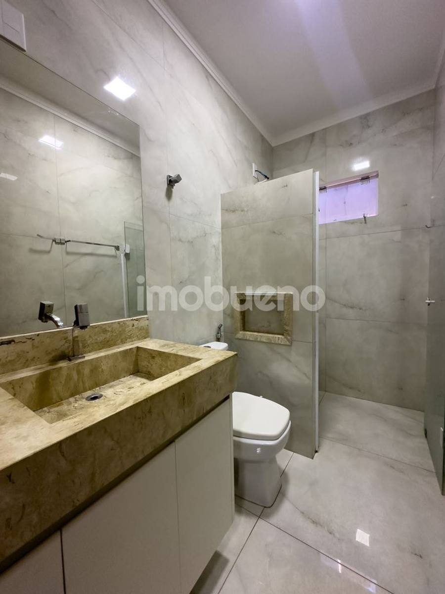 Foto 19 de Casa à Venda com 3 quartos sendo 1 suíte com closet. 226m².