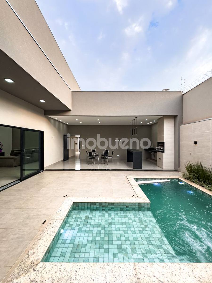 Foto 21 de Casa à venda com 3 quartos sendo 2 suítes no Jardim Triângulo. 251m².