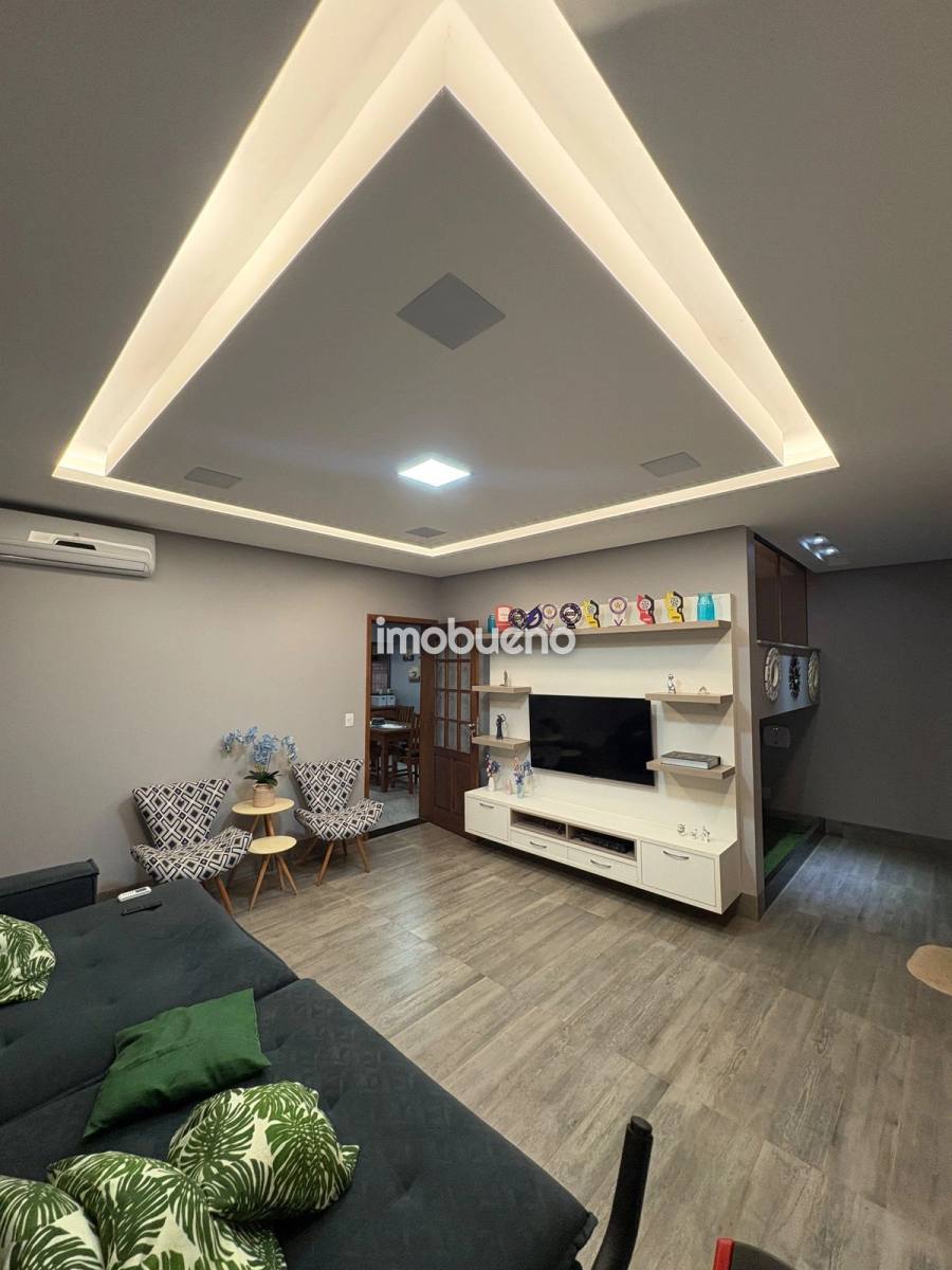 Foto 5 de Sobrado com 3 Suítes e 198m² no Bairro Formosinha