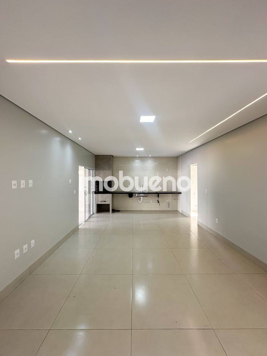Foto 5 de Casa à venda com 3 quartos sendo 1 suíte com closet, Parque da Colina. 130 M².