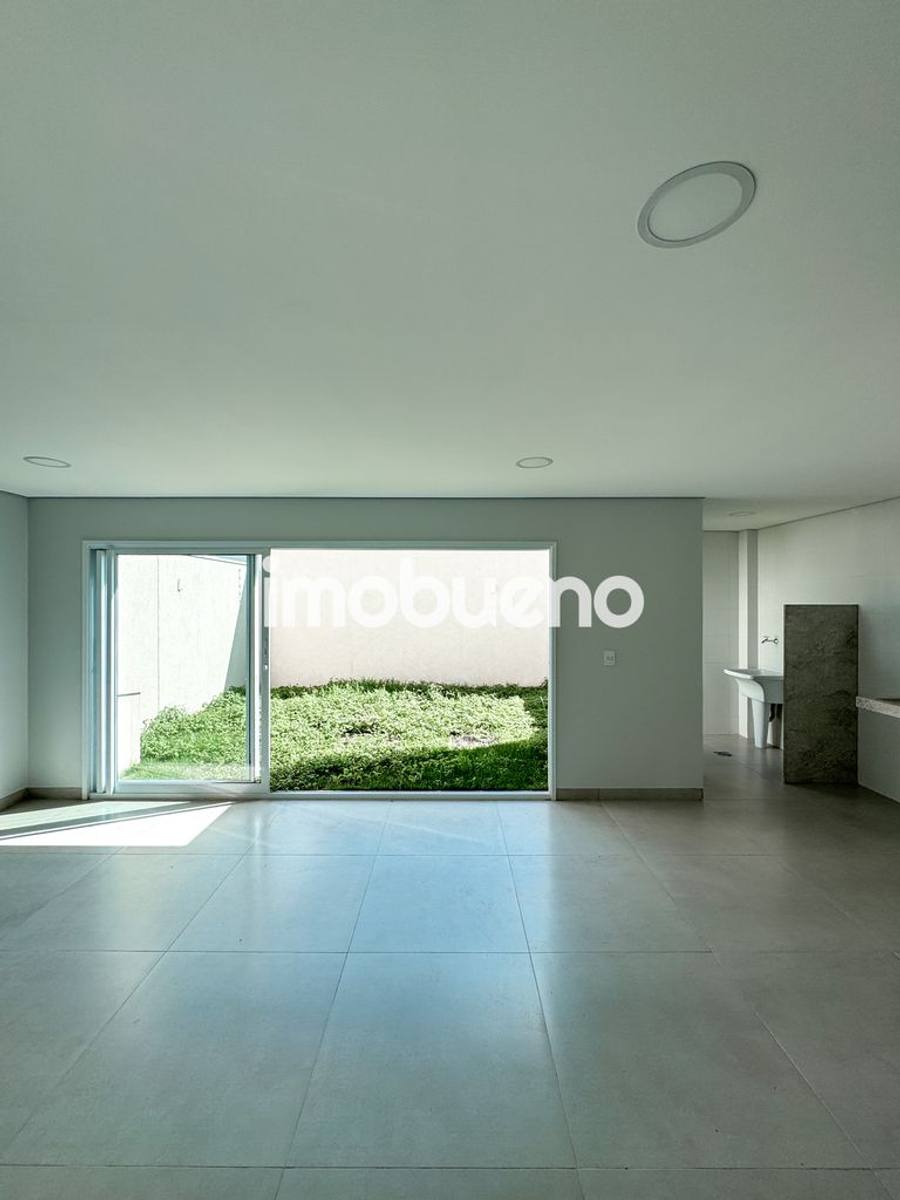 Foto 4 de Vende-se casa com 3 quartos sendo 3 suíte no Setor Sul no Condomínio Isla.