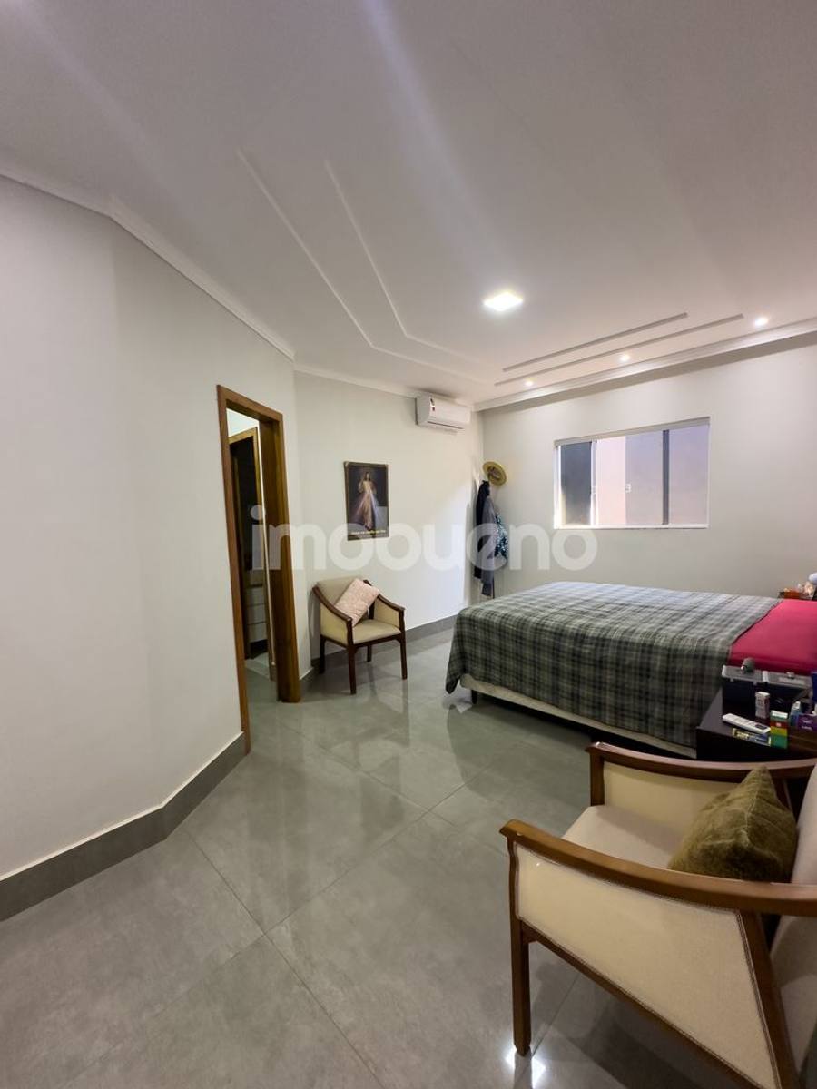 Foto 17 de Casa à Venda com 3 quartos sendo 1 suíte com closet. 226m².