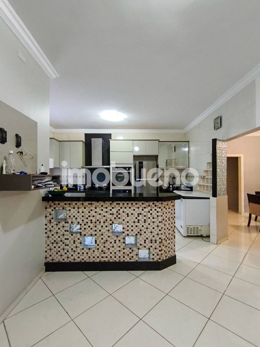 Foto 15 de Casa de 210 m² com 3 quartos, escritório e área gourmet no Setor Primavera