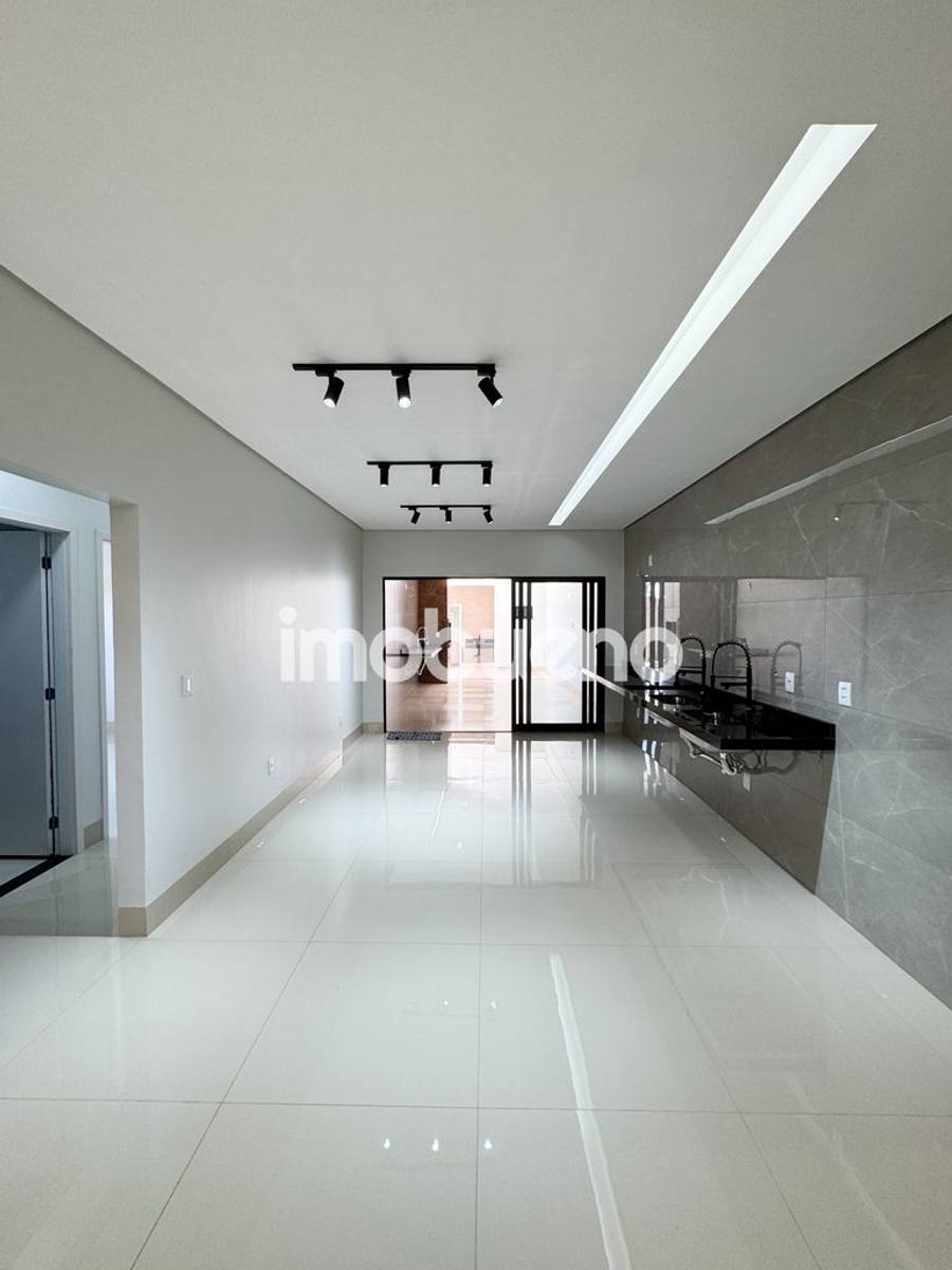 Foto 5 de Casa com 3 quartos sendo 2 suíte próximo ao Centro da cidade com piscina, 215m²