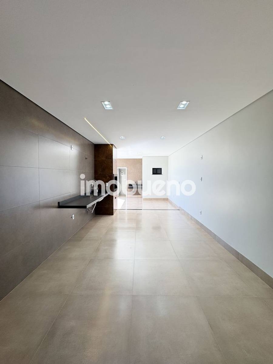 Foto 7 de Casa com 3 quartos sendo 2 suíte próximo ao Centro da cidade com piscina, 215m²