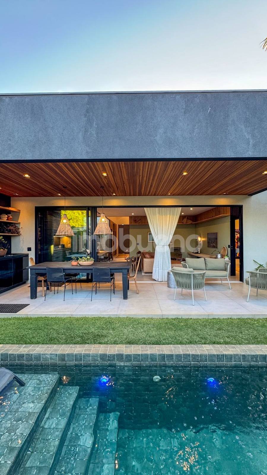 Foto 16 de Casa à Venda de alto padrão em condomínio, 3 quartos sendo 2 suítes. 193,65m².