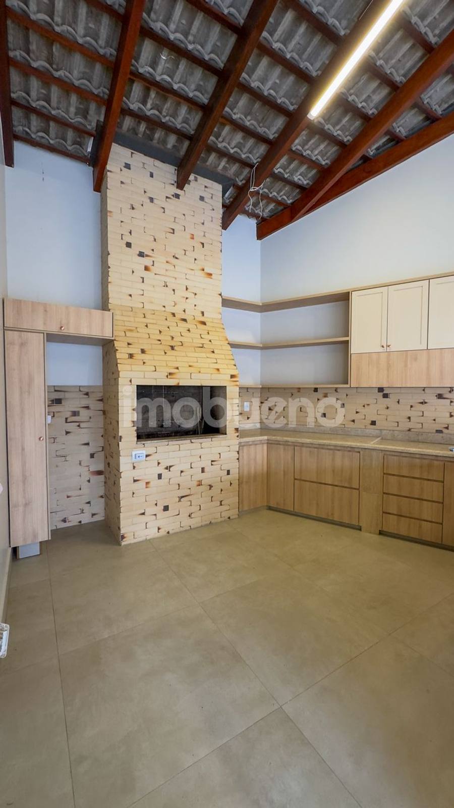 Foto 7 de Casa à Venda com piscina, 3 quartos sendo 3 suítes no Centro.