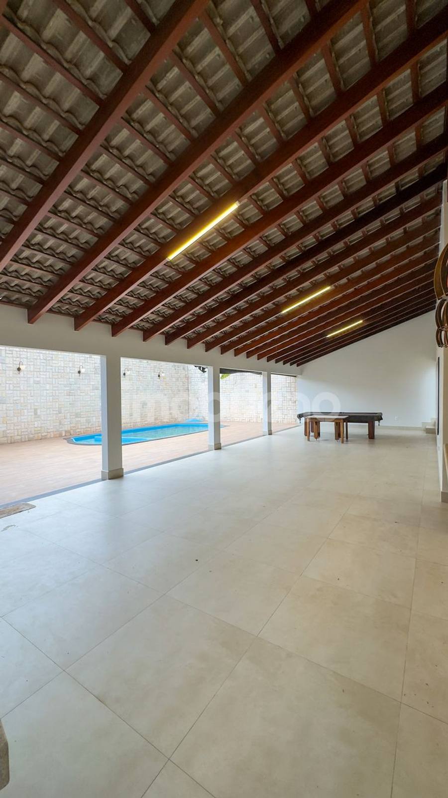 Foto 5 de Casa à Venda com piscina, 3 quartos sendo 3 suítes no Centro.