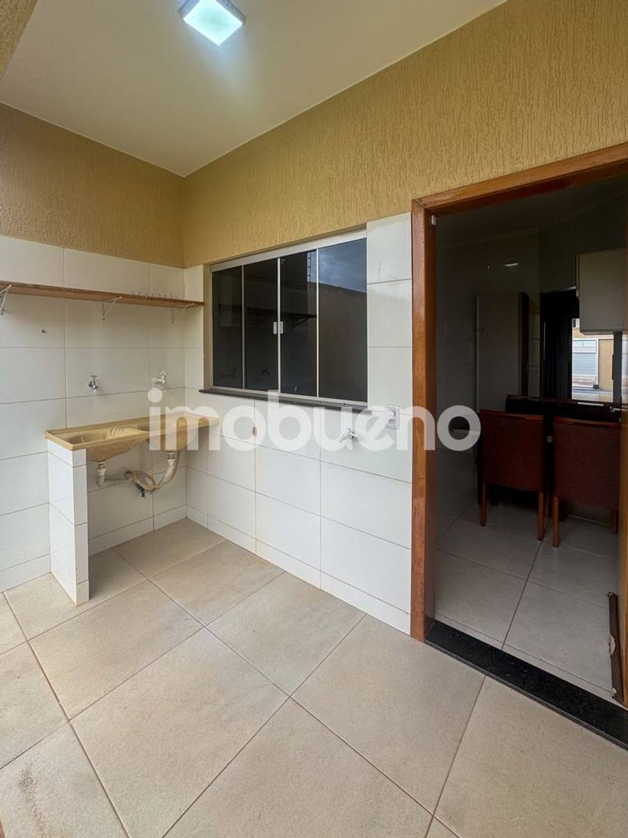 Foto 16 de Casa com 3 quartos, suíte e edícula no Parque Laguna