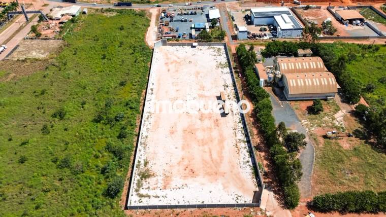 Terreno plano de 9.240 m² murado com portão eletrônico no Setor Norte em Setor Norte
