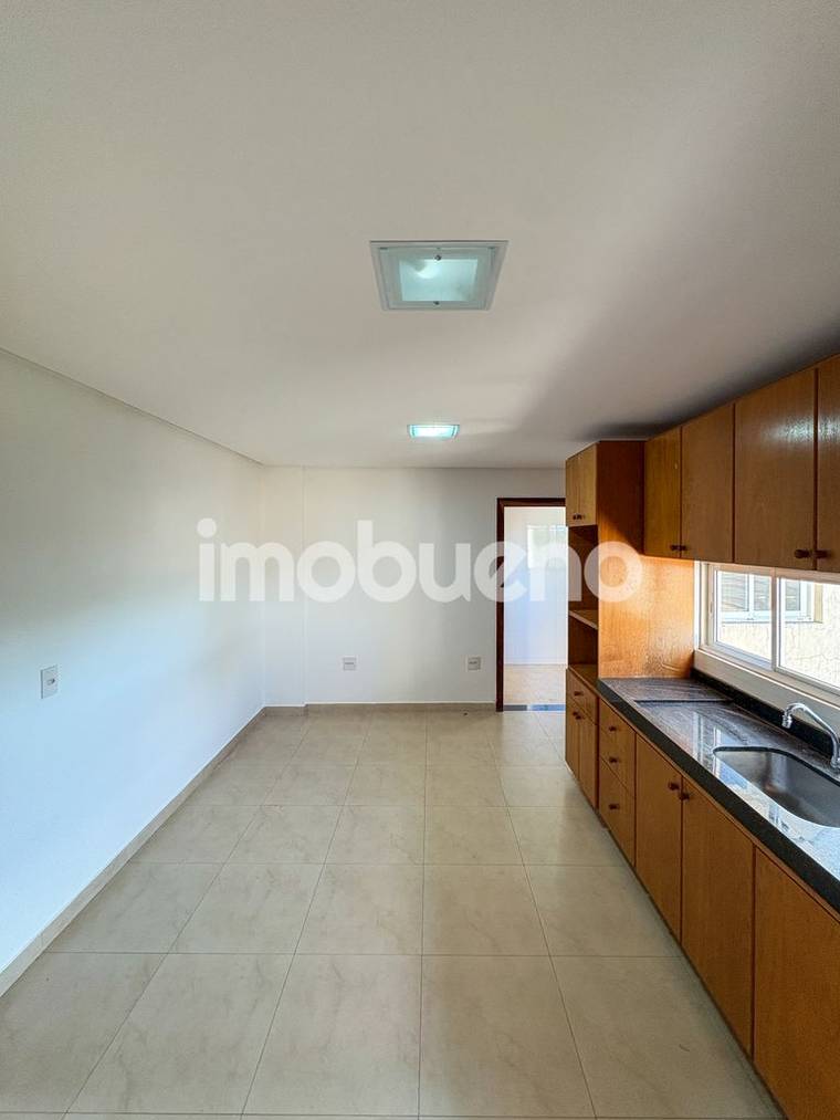Apartamento no centro, 03 quartos, sendo 01 suíte, 152m² em Centro