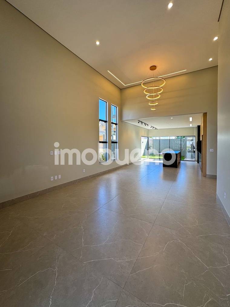 Casa de 181 m² com 3 suítes no Condomínio Asas Douradas em Jardim Califórnia