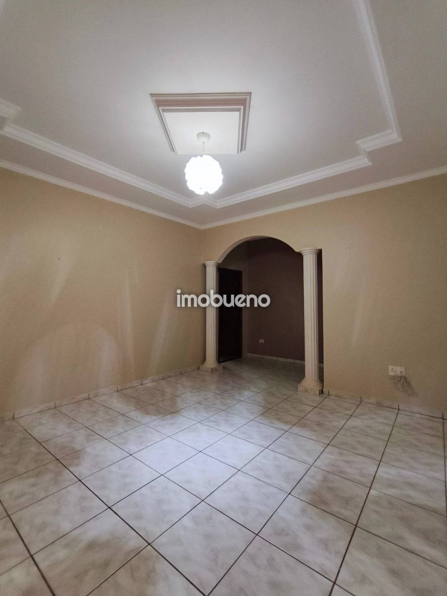 Foto 6 de Casa com 3 Quartos, Piscina e Sauna no Bairro Village em Formosa/GO