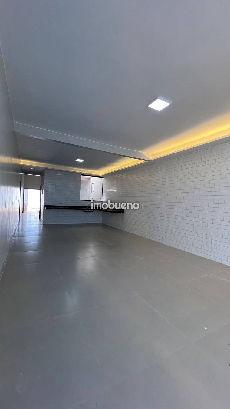 Casa com 3 Suítes e Garagem para 6 Carros no Parque Serrano em Parque Serrano