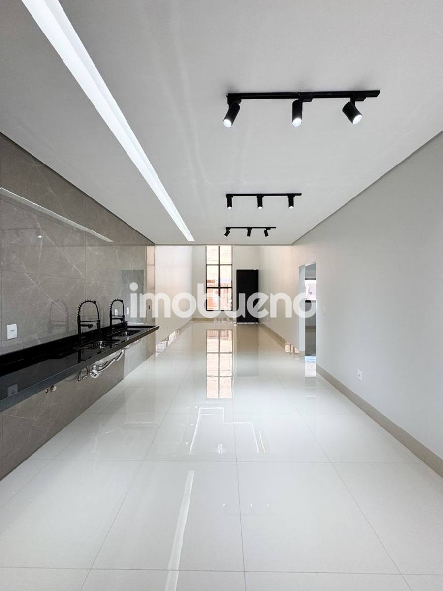 Foto 6 de Casa com 3 quartos sendo 2 suíte próximo ao Centro da cidade com piscina, 215m²