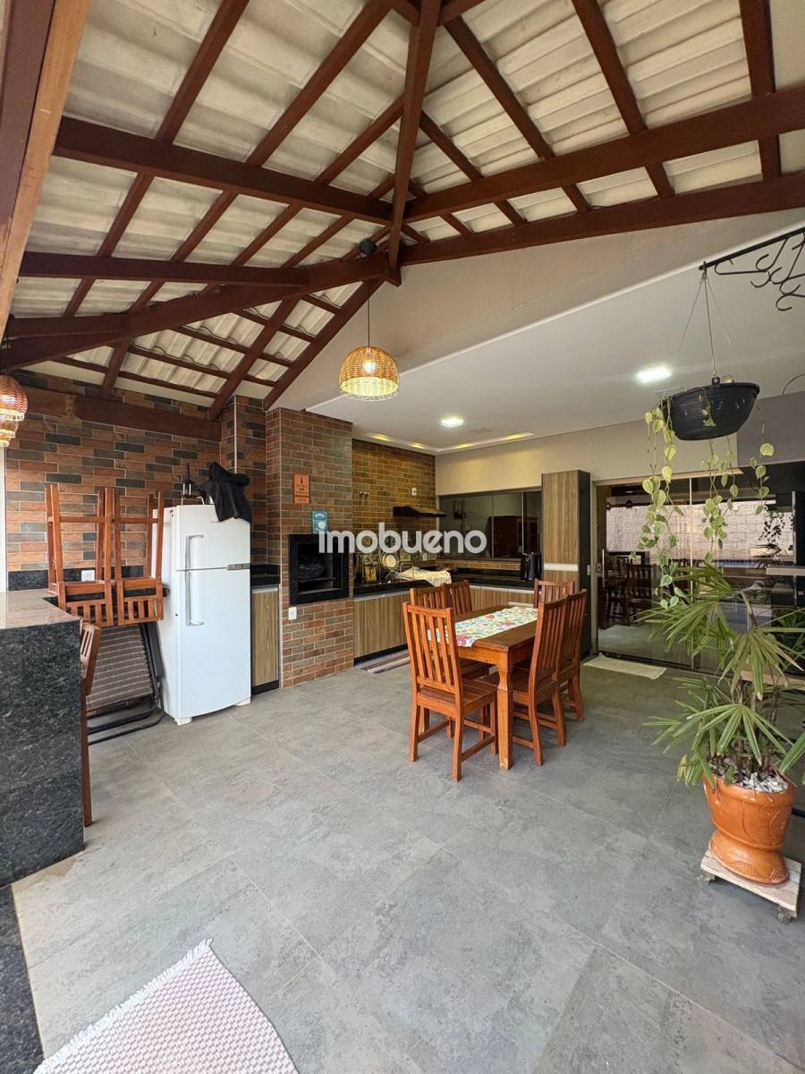 Foto 13 de Sobrado com 3 Suítes e 198m² no Bairro Formosinha