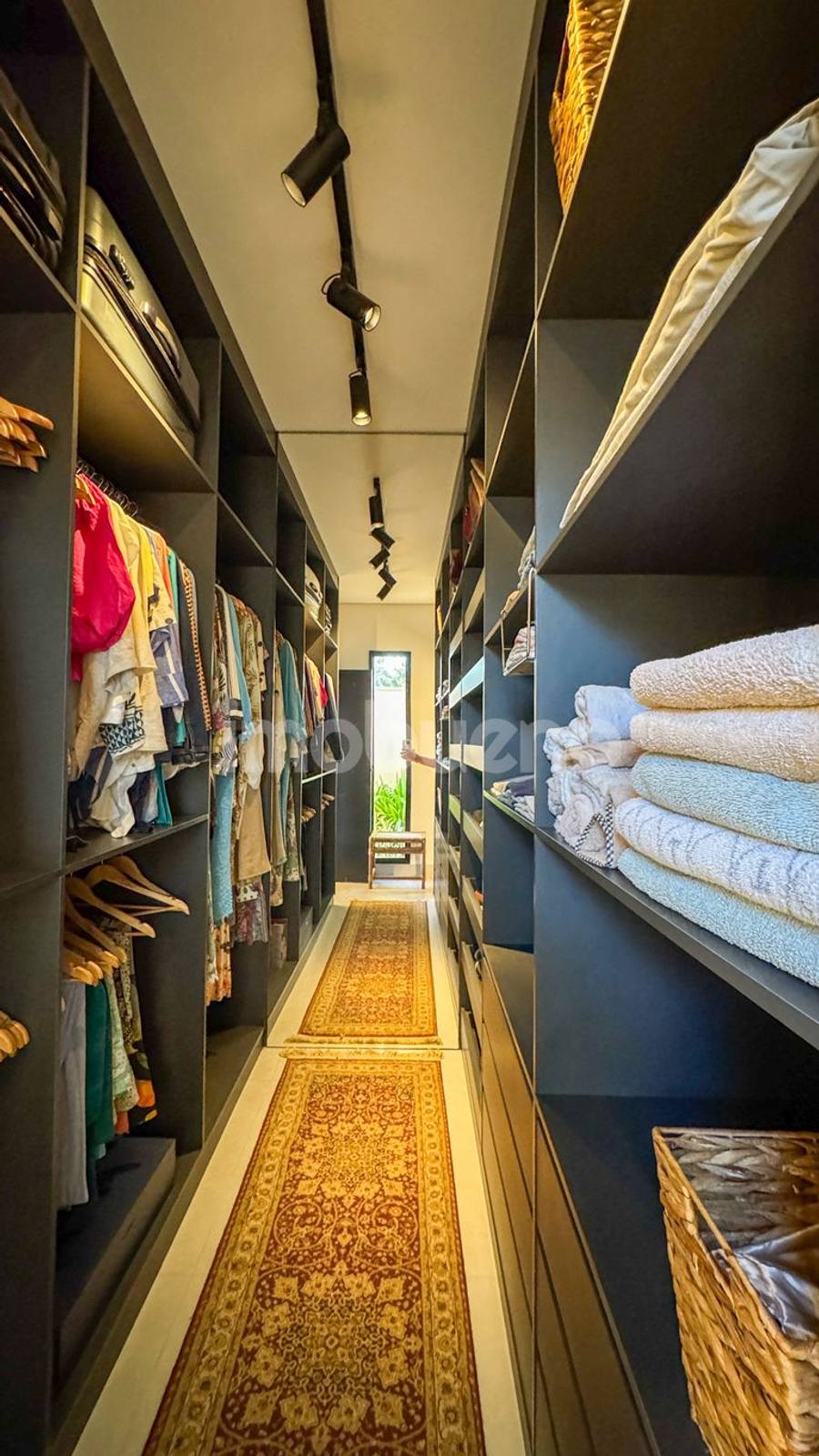 Foto 25 de Casa à Venda de alto padrão em condomínio, 3 quartos sendo 2 suítes. 193,65m².