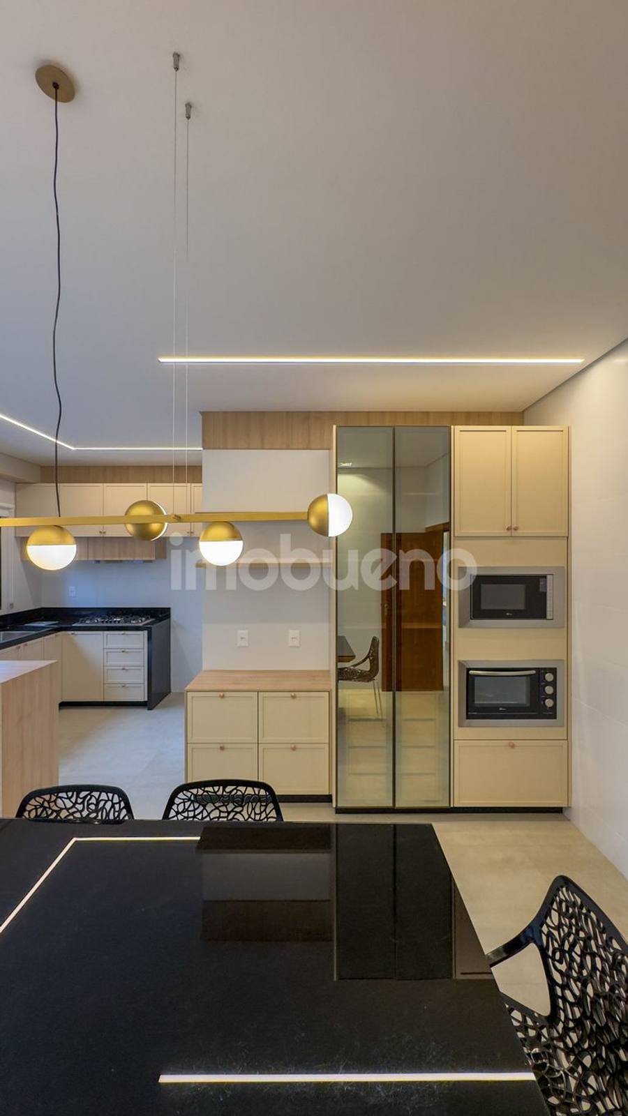 Foto 43 de Casa à Venda com piscina, 3 quartos sendo 3 suítes no Centro.