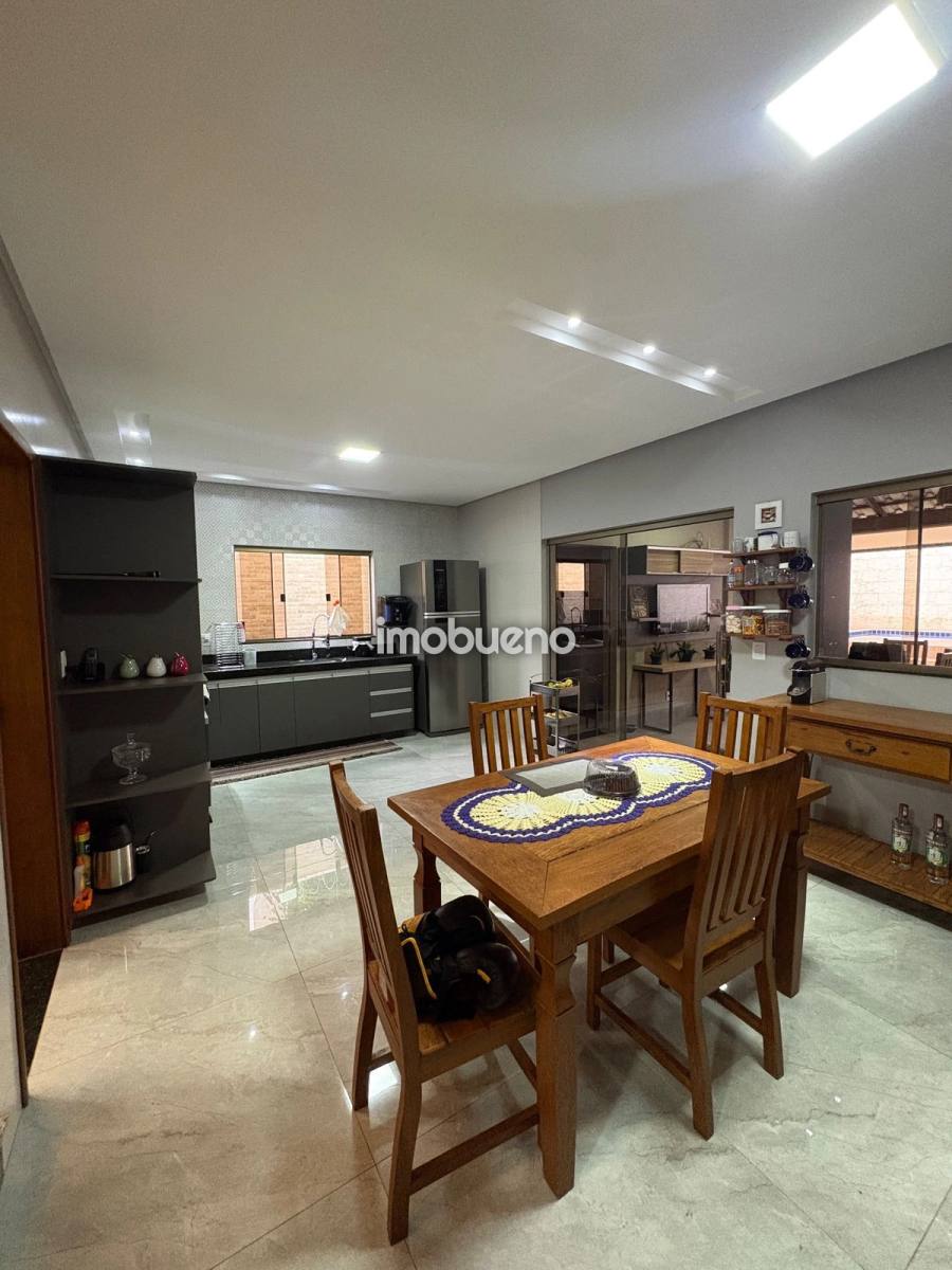 Foto 8 de Sobrado com 3 Suítes e 198m² no Bairro Formosinha