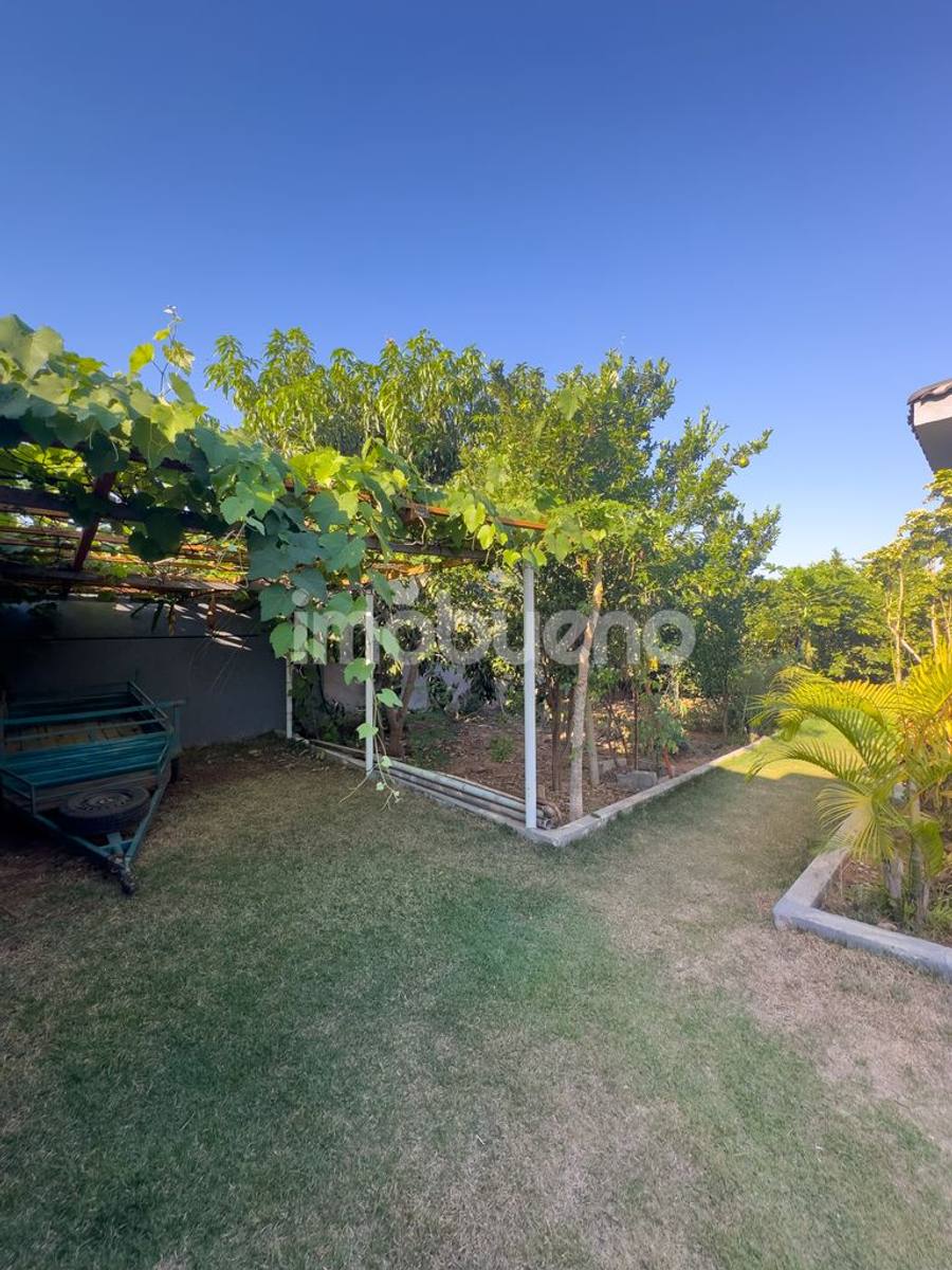 Foto 4 de Casa à Venda com 3 quartos sendo 1 suíte com closet. 226m².