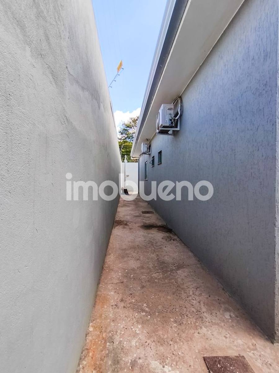 Foto 4 de Casa recém-reformada com 3 quartos e pergolado no Setor Sul
