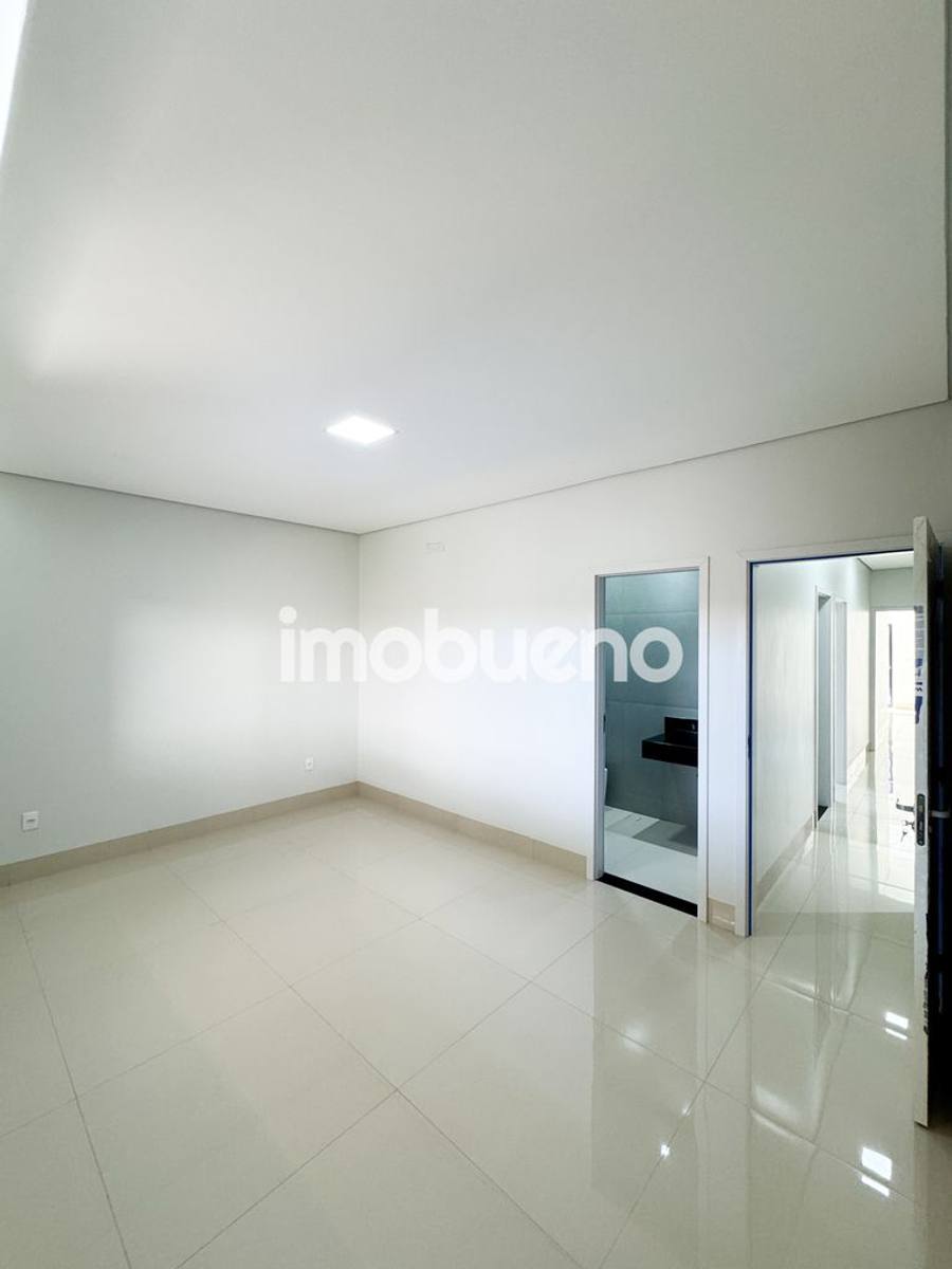 Foto 13 de Casa com 3 quartos sendo 2 suíte próximo ao Centro da cidade com piscina, 215m²