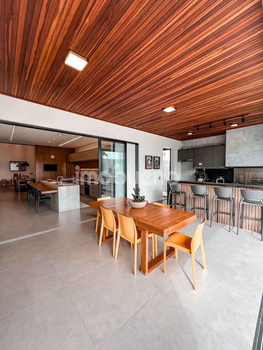 Foto 15 de Casa com área de lazer completa, 3 suítes, no Setor Sul. R$2.550.000,00