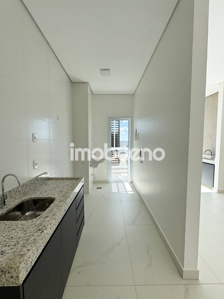 Foto 9 de Vende-se apartamento com 2 quartos sendo 1 suíte no Parque Laguna R$ 650.000,00