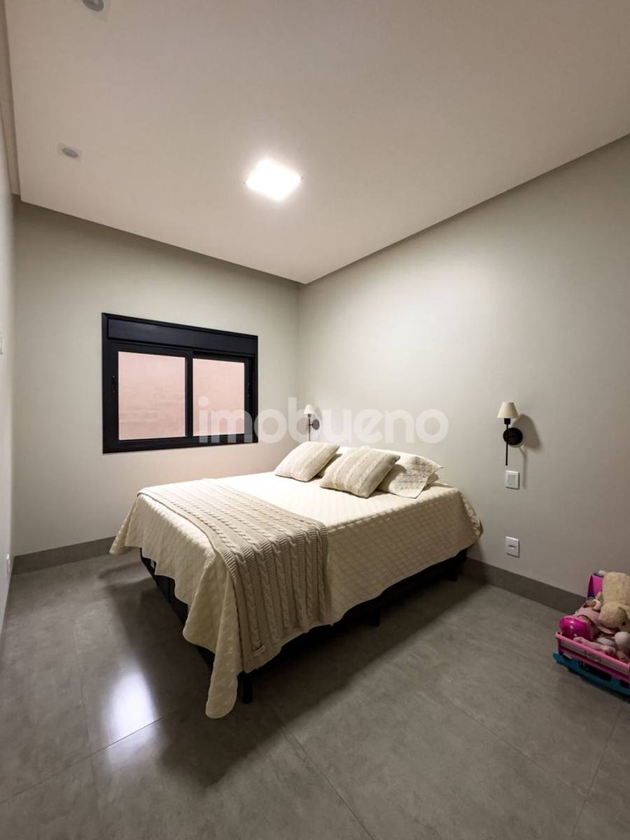 Foto 29 de Casa à venda com 3 quartos sendo 2 suítes no Jardim Triângulo. 251m².