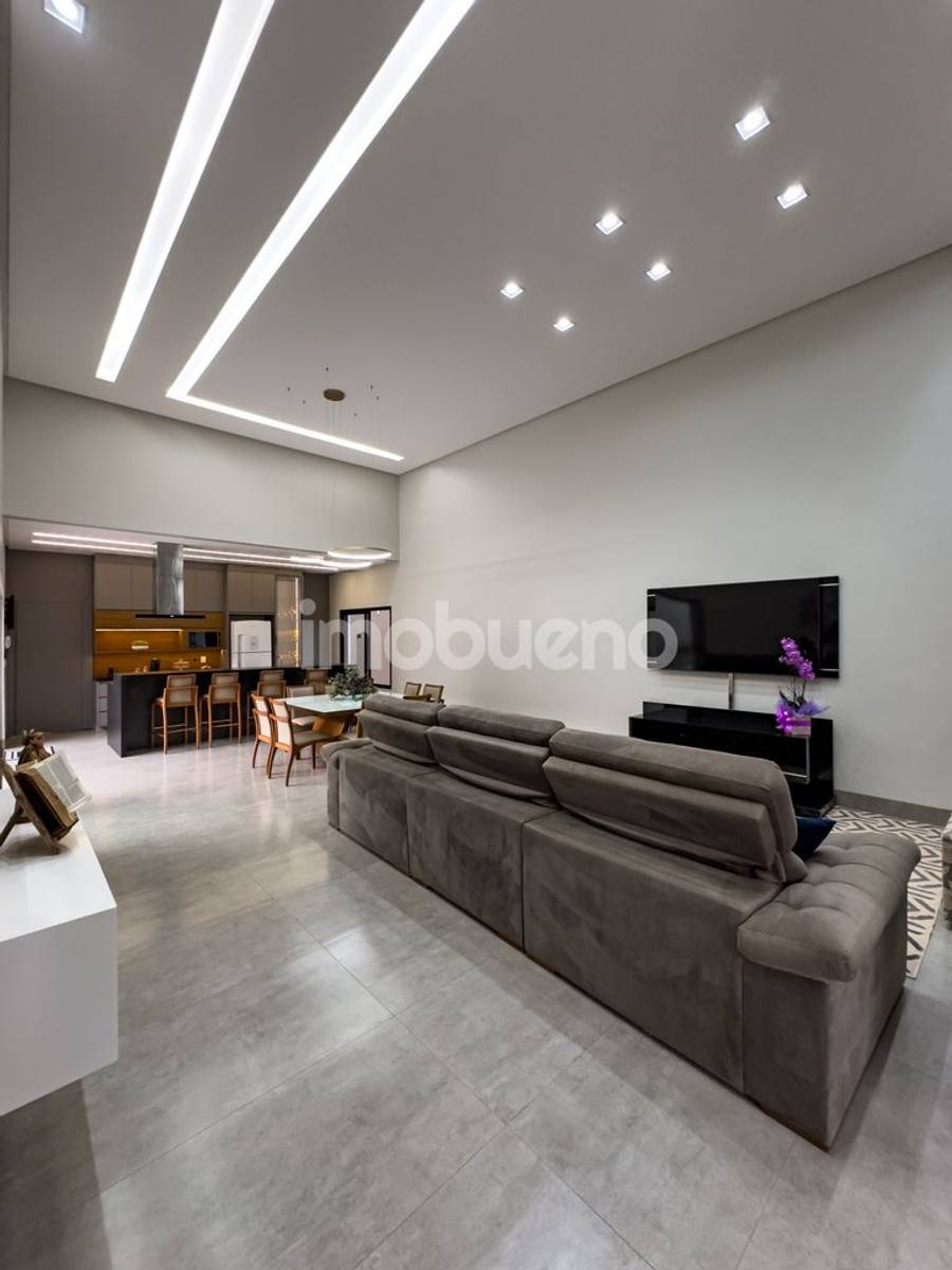 Foto 17 de Casa à venda com 3 quartos sendo 2 suítes no Jardim Triângulo. 251m².