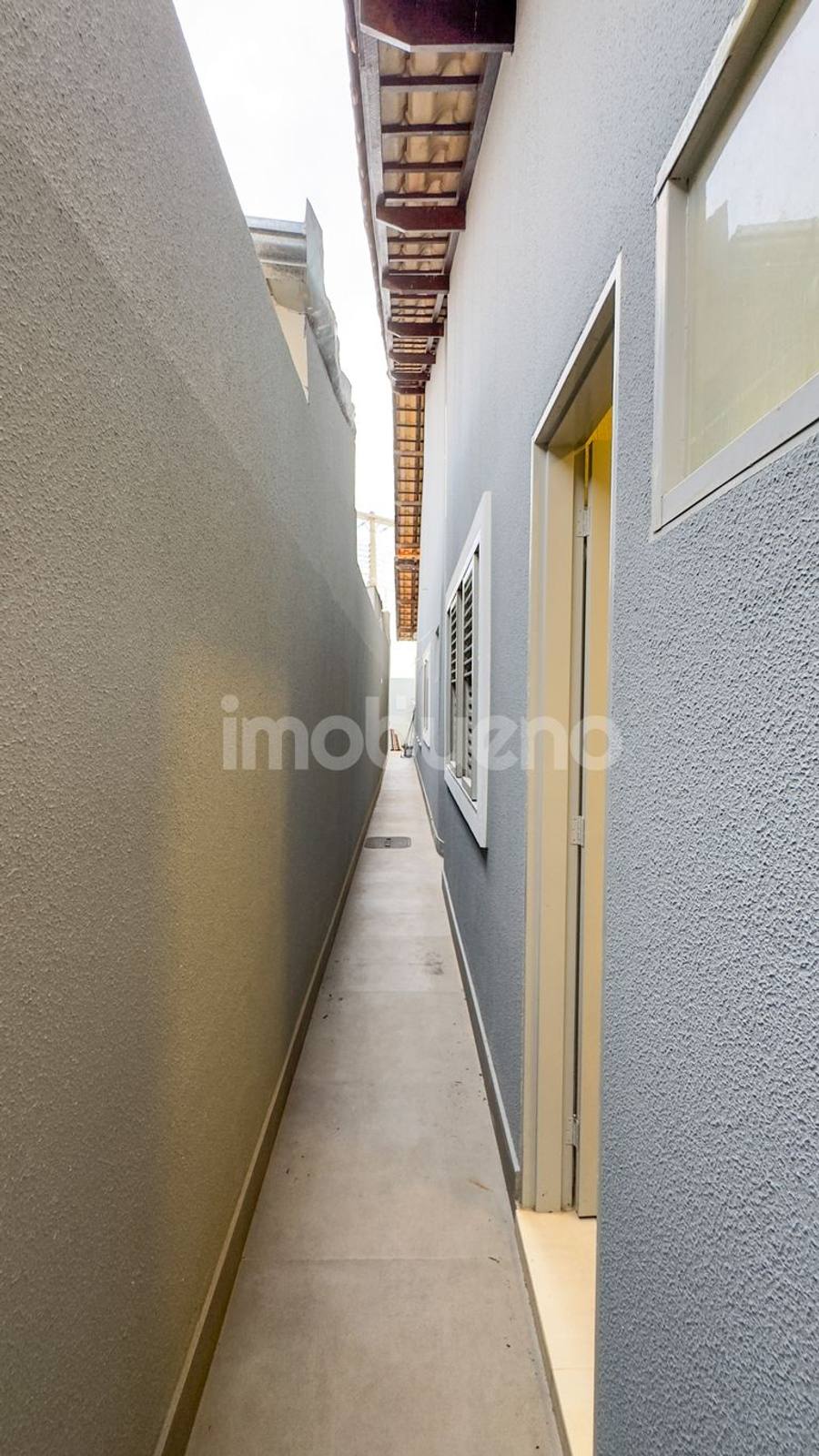 Foto 14 de Casa à Venda com piscina, 3 quartos sendo 3 suítes no Centro.