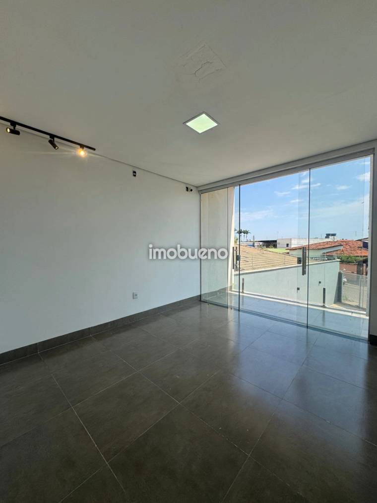 Sala Comercial no Setor Nordeste com Água e Energia Inclusas e Estacionamento em Setor Nordeste