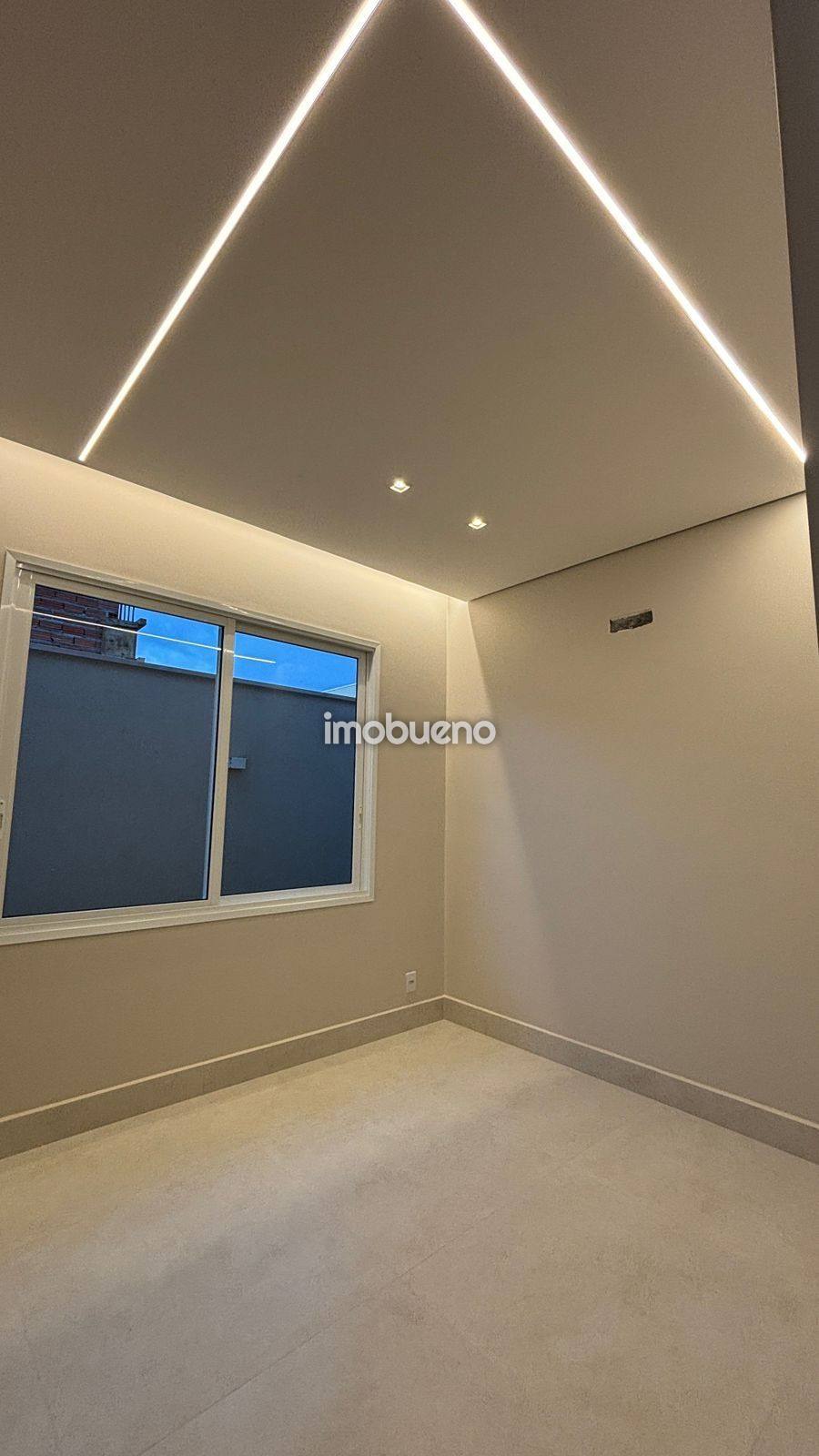 Foto 13 de Casa com 3 quartos, suíte e piscina no Residencial Asas Douradas