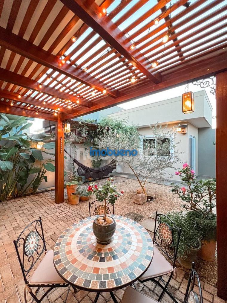Casa Térrea com 3 quartos, sendo 1 suíte no Santa Felicidade. R$2.500.000,00 em Setor Sul