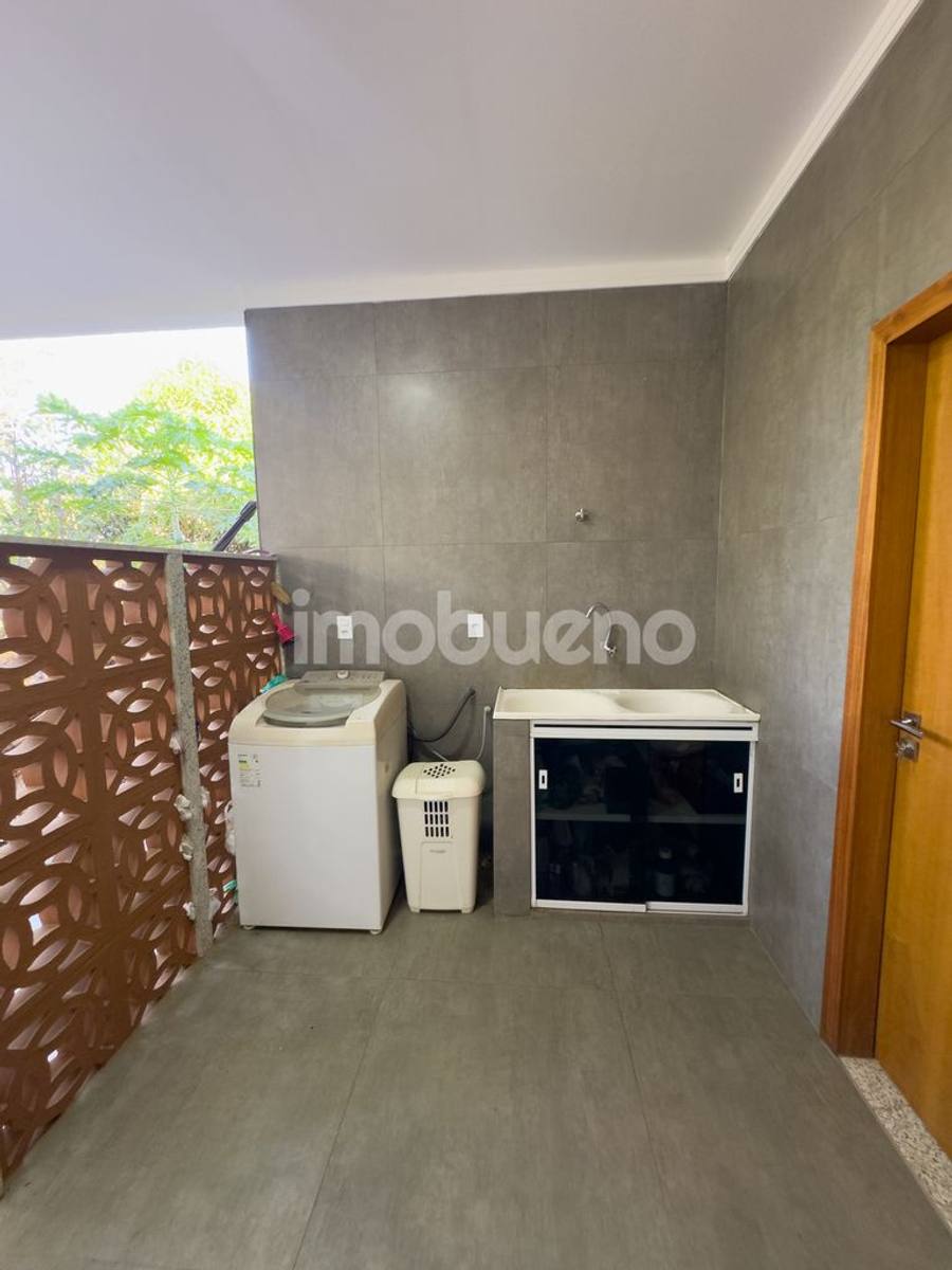 Foto 30 de Casa à Venda com 3 quartos sendo 1 suíte com closet. 226m².