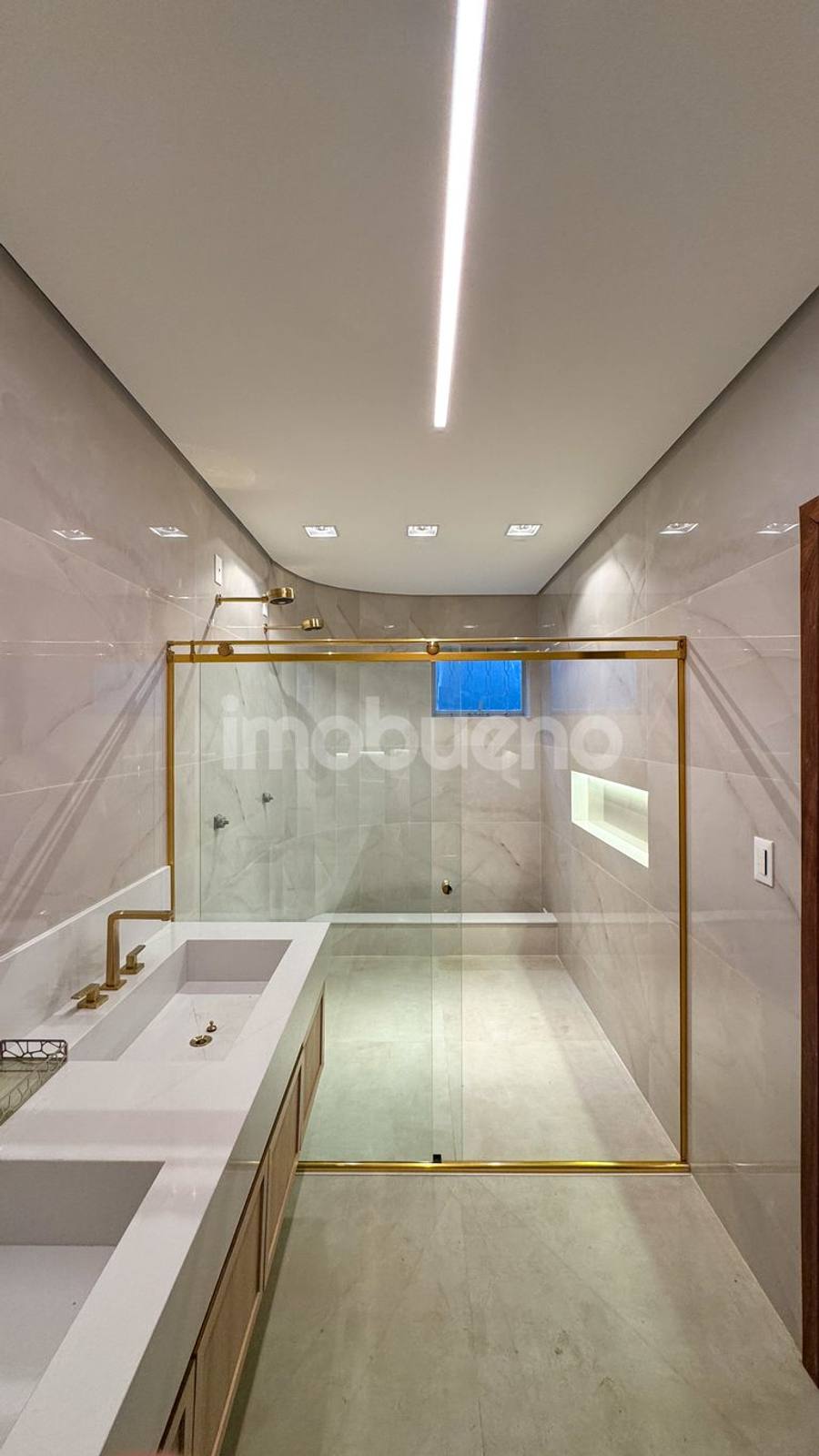Foto 51 de Casa à Venda com piscina, 3 quartos sendo 3 suítes no Centro.