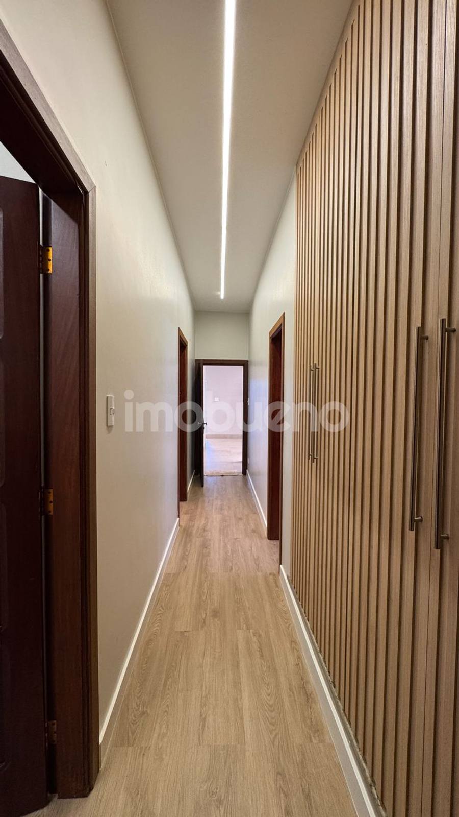 Foto 66 de Casa à Venda com piscina, 3 quartos sendo 3 suítes no Centro.