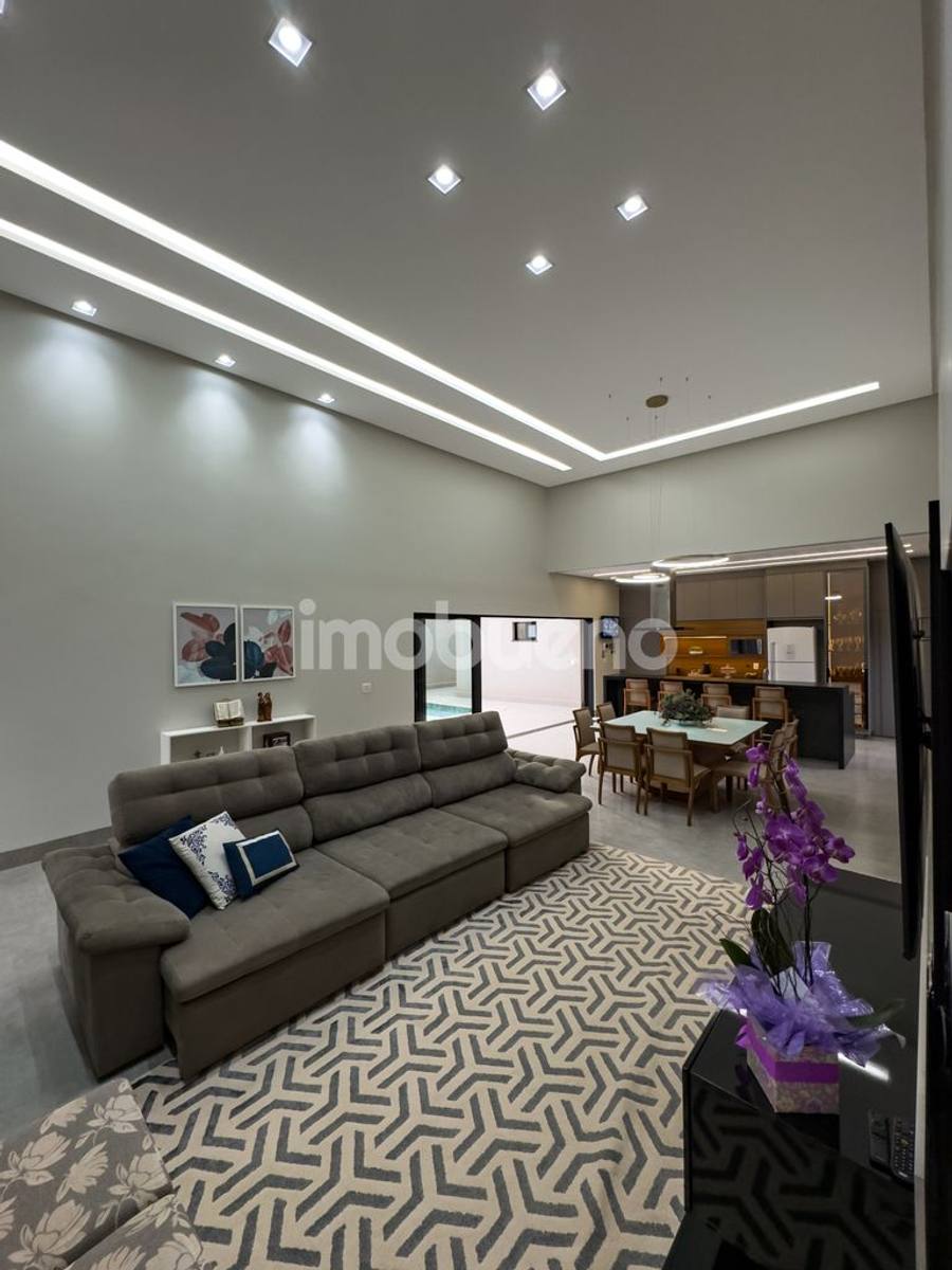Foto 16 de Casa à venda com 3 quartos sendo 2 suítes no Jardim Triângulo. 251m².