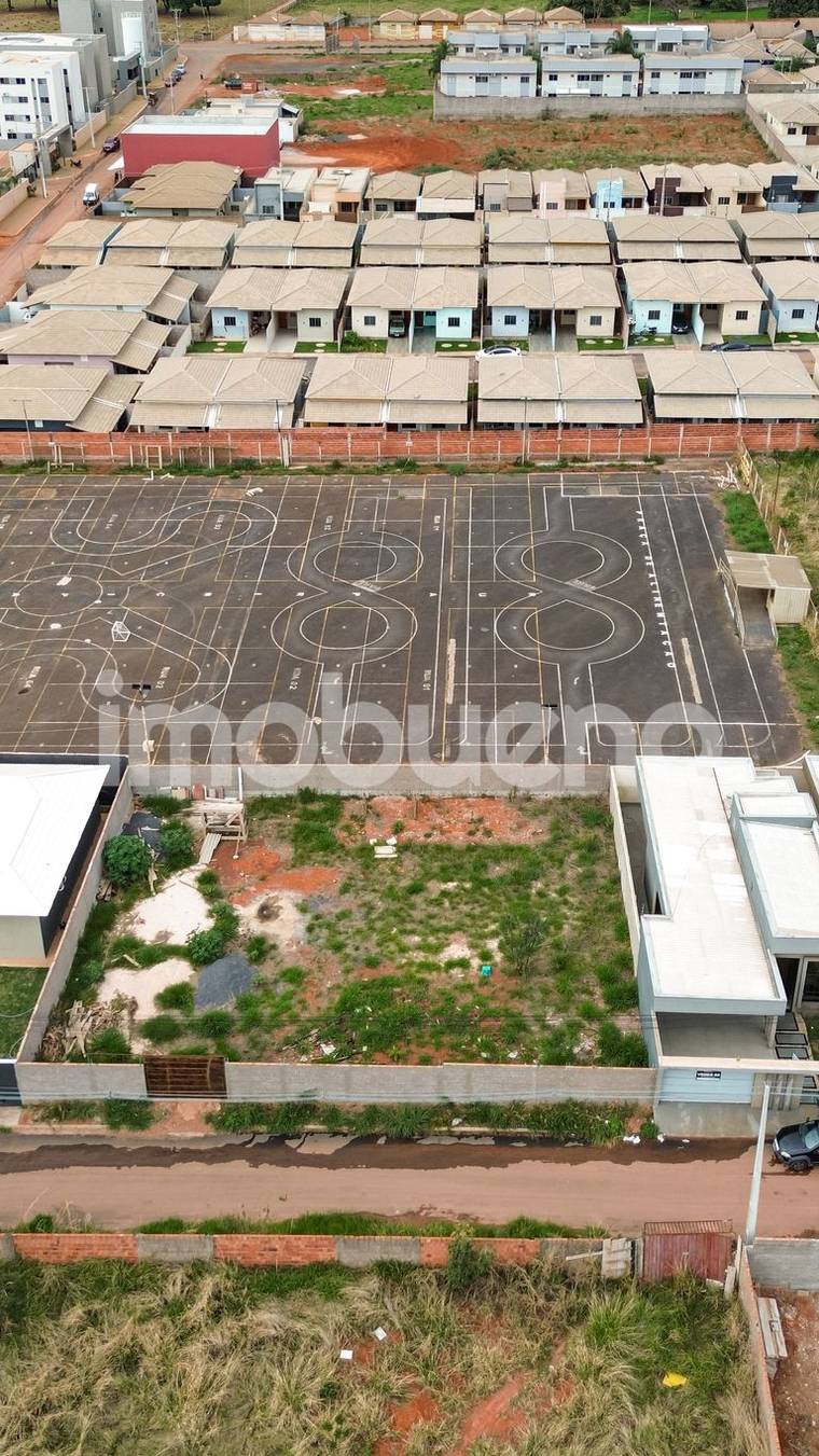 Terreno plano de 203 m² murado e escriturado no Chácaras do Abreu em Setor de Chácara do Abreu