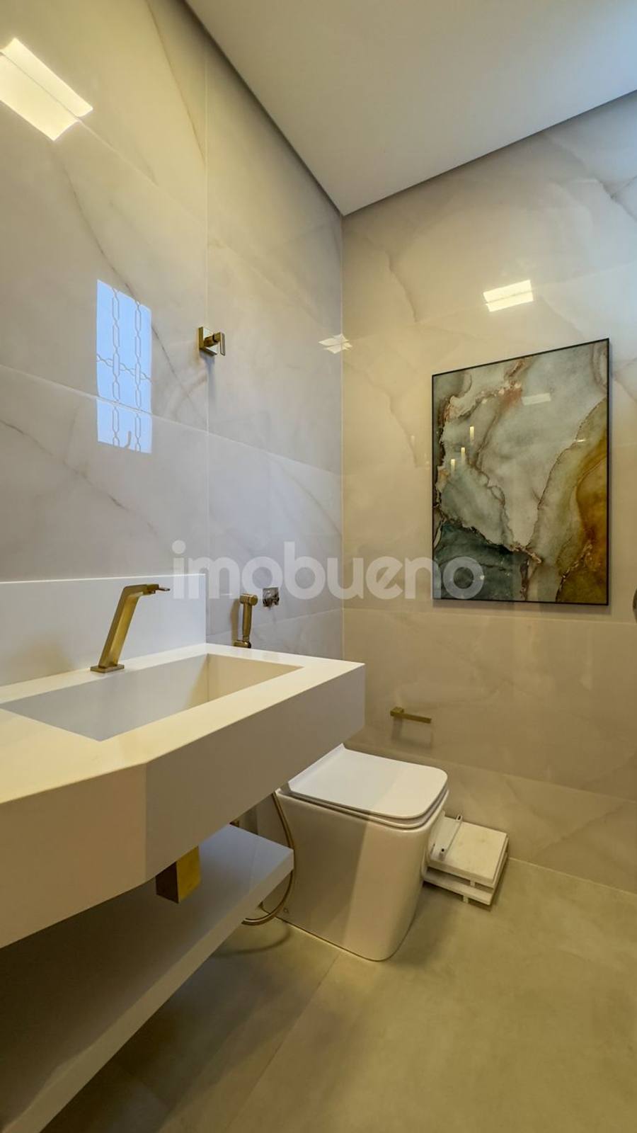 Foto 37 de Casa à Venda com piscina, 3 quartos sendo 3 suítes no Centro.