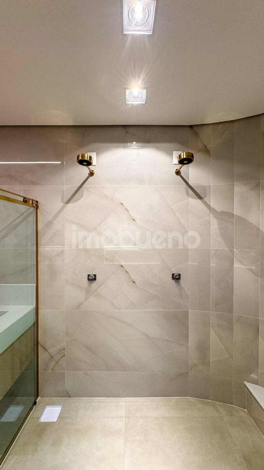 Foto 53 de Casa à Venda com piscina, 3 quartos sendo 3 suítes no Centro.