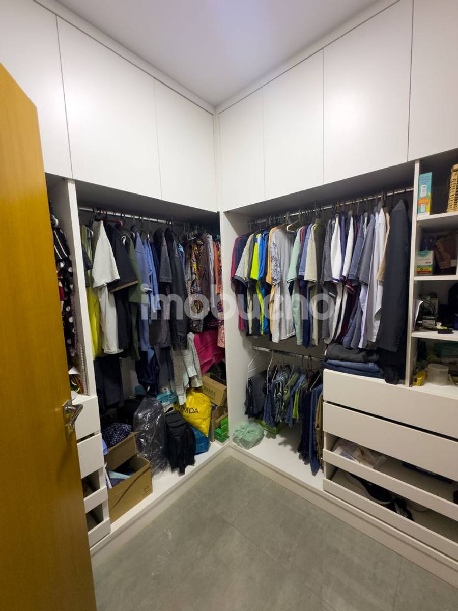 Foto 18 de Casa à Venda com 3 quartos sendo 1 suíte com closet. 226m².