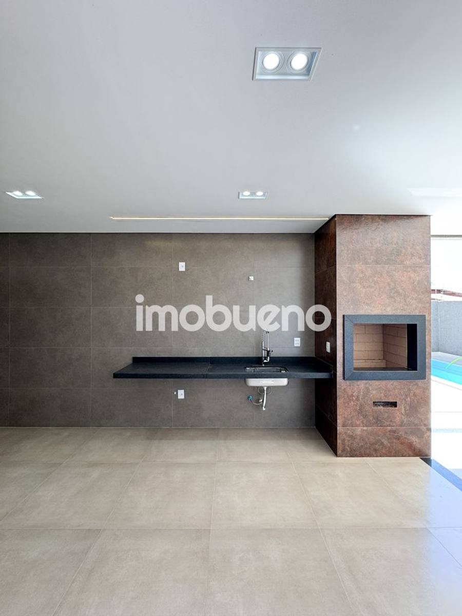Foto 8 de Casa com 3 quartos sendo 2 suíte próximo ao Centro da cidade com piscina, 215m²